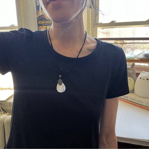 vintage • white marble stone pendant with engraved details on suede necklace - Picture 13 of 13